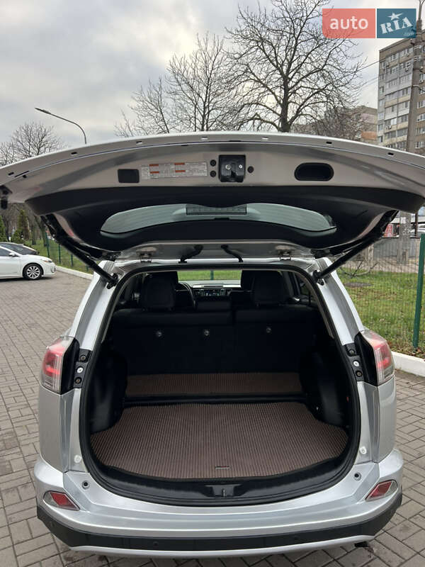 Позашляховик / Кросовер Toyota RAV4 2016 в Києві