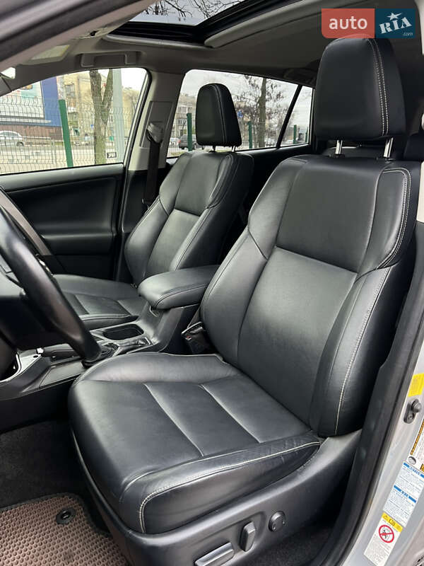 Позашляховик / Кросовер Toyota RAV4 2016 в Києві