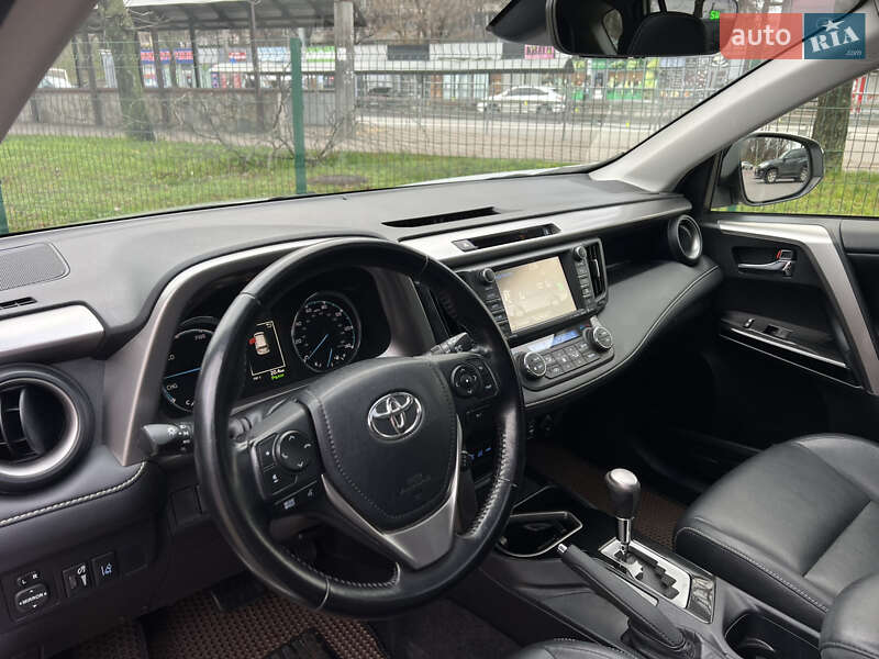 Позашляховик / Кросовер Toyota RAV4 2016 в Києві