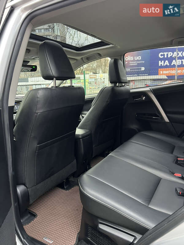Позашляховик / Кросовер Toyota RAV4 2016 в Києві