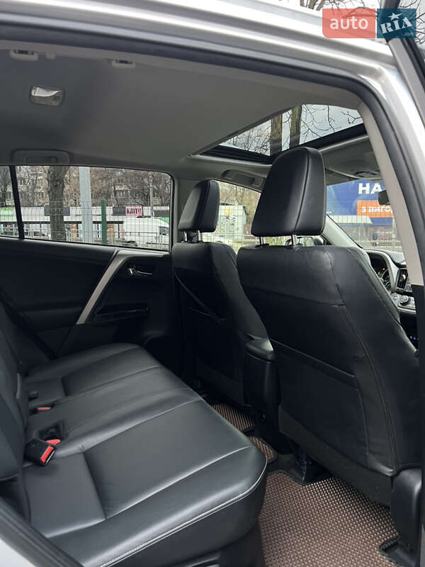 Позашляховик / Кросовер Toyota RAV4 2016 в Києві