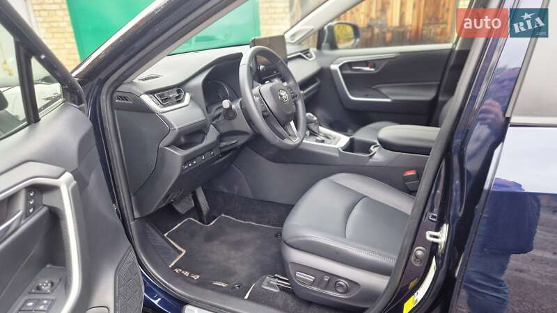 Внедорожник / Кроссовер Toyota RAV4 2023 в Киеве