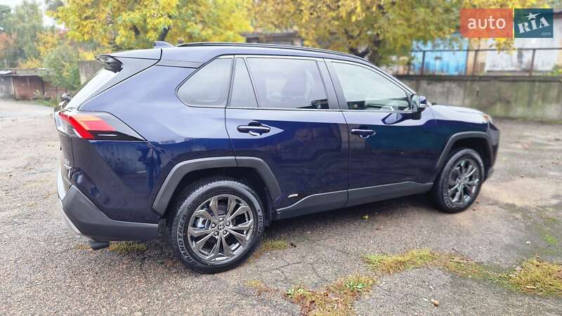 Внедорожник / Кроссовер Toyota RAV4 2023 в Киеве