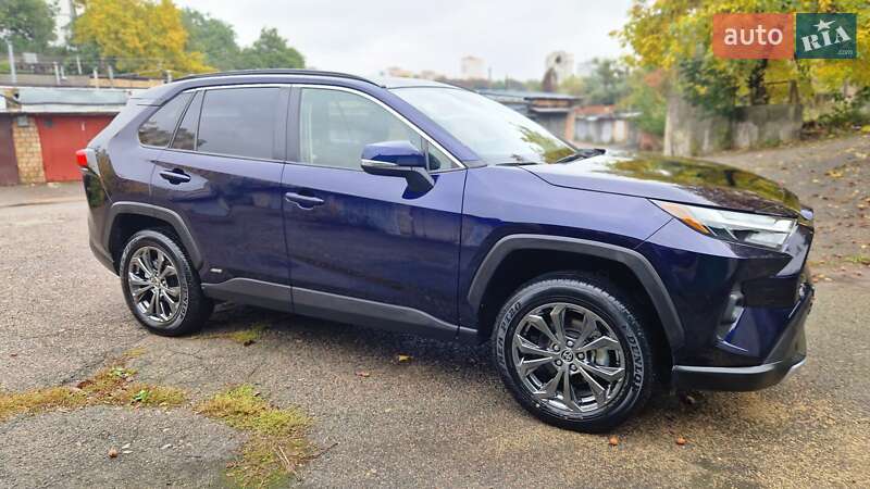 Внедорожник / Кроссовер Toyota RAV4 2023 в Киеве
