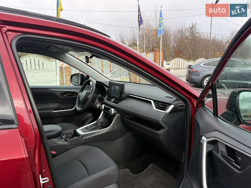 Внедорожник / Кроссовер Toyota RAV4 2021 в Хмельницком