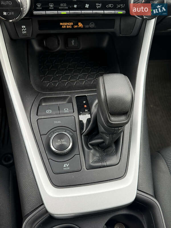 Внедорожник / Кроссовер Toyota RAV4 2021 в Хмельницком