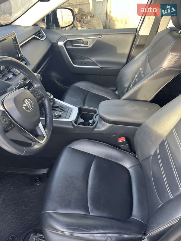Внедорожник / Кроссовер Toyota RAV4 2020 в Киеве