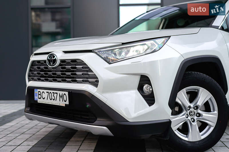 Внедорожник / Кроссовер Toyota RAV4 2021 в Львове