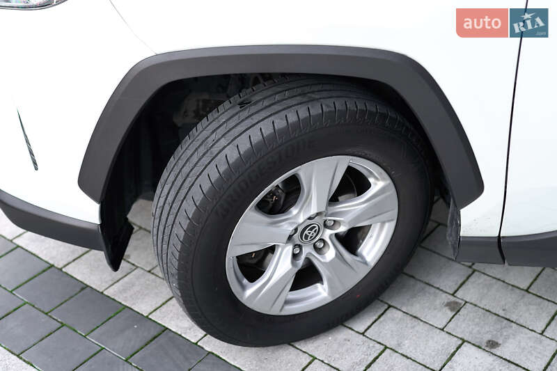 Внедорожник / Кроссовер Toyota RAV4 2021 в Львове