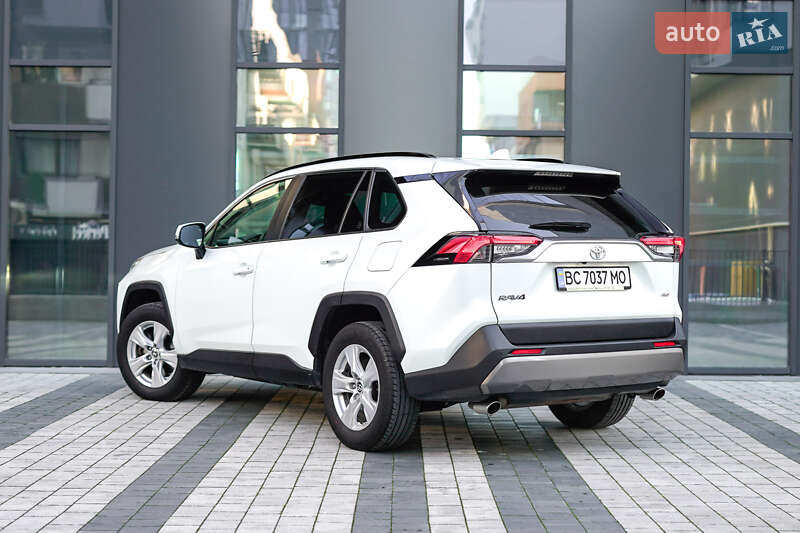 Внедорожник / Кроссовер Toyota RAV4 2021 в Львове