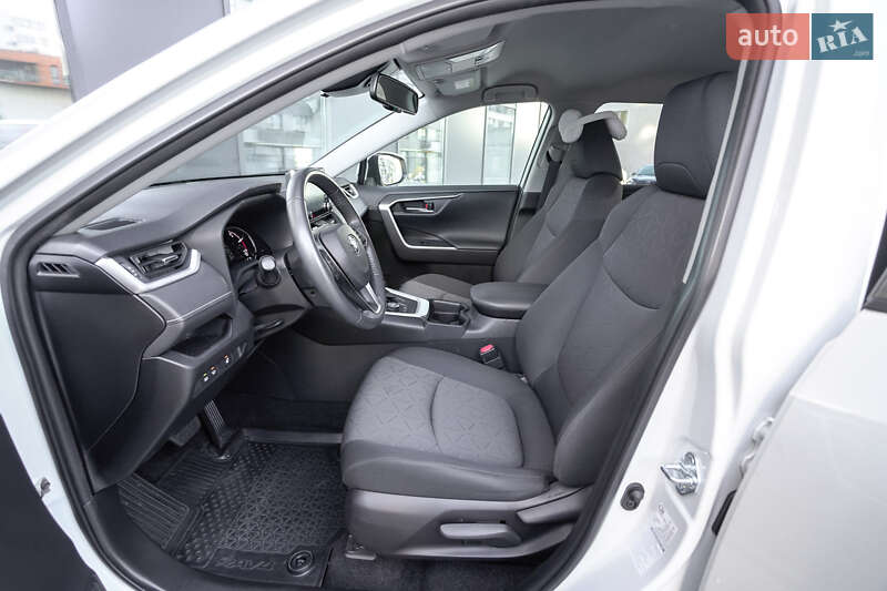 Внедорожник / Кроссовер Toyota RAV4 2021 в Львове