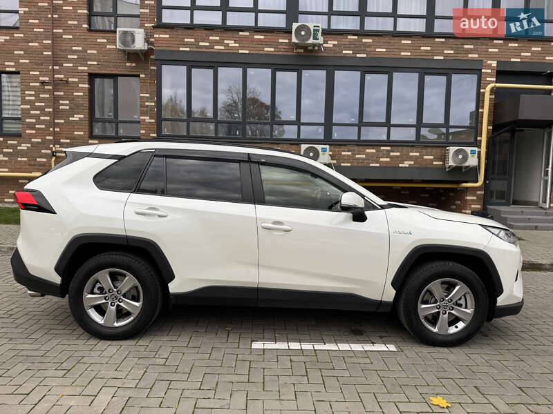 Позашляховик / Кросовер Toyota RAV4 2021 в Житомирі