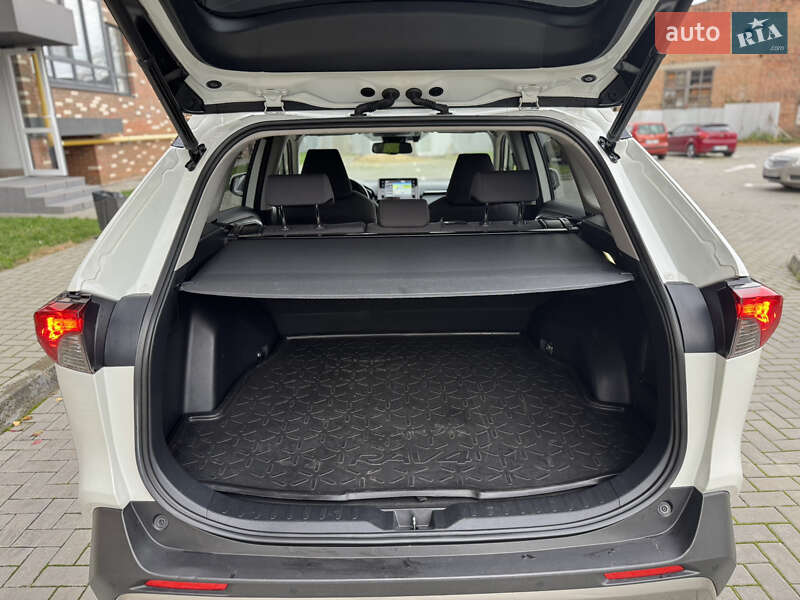 Позашляховик / Кросовер Toyota RAV4 2021 в Житомирі