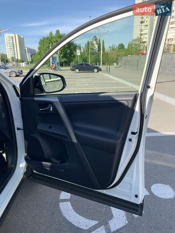 Внедорожник / Кроссовер Toyota RAV4 2013 в Киеве