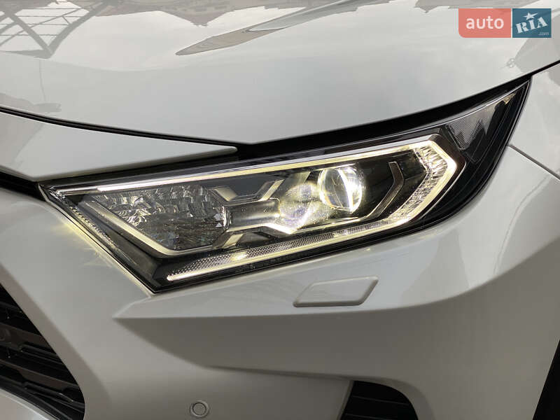 Внедорожник / Кроссовер Toyota RAV4 2020 в Киеве