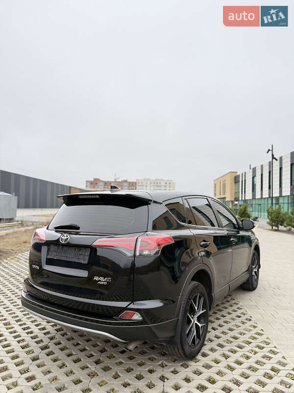 Позашляховик / Кросовер Toyota RAV4 2016 в Хмельницькому