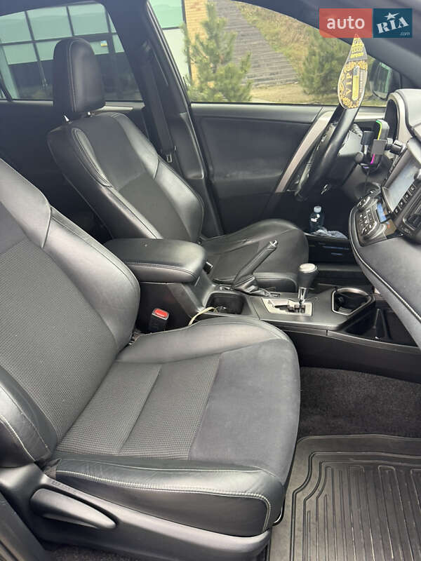 Позашляховик / Кросовер Toyota RAV4 2016 в Хмельницькому