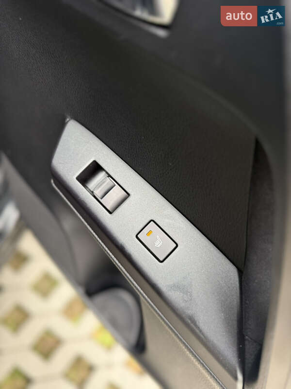 Позашляховик / Кросовер Toyota RAV4 2016 в Хмельницькому