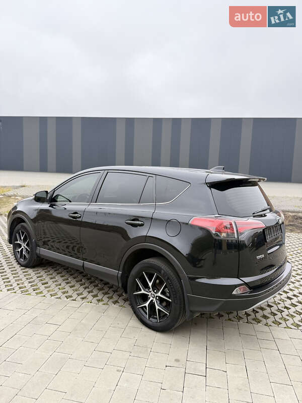Позашляховик / Кросовер Toyota RAV4 2016 в Хмельницькому