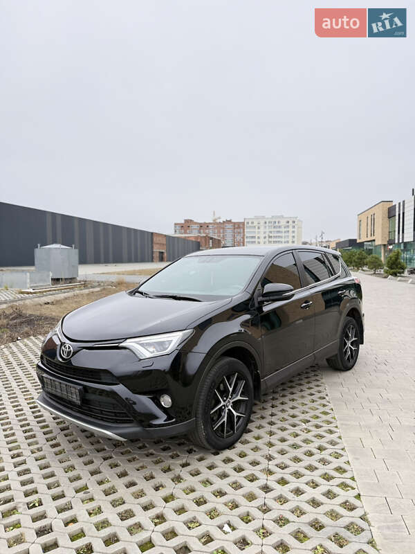 Позашляховик / Кросовер Toyota RAV4 2016 в Хмельницькому