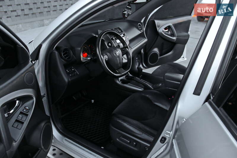 Внедорожник / Кроссовер Toyota RAV4 2011 в Днепре