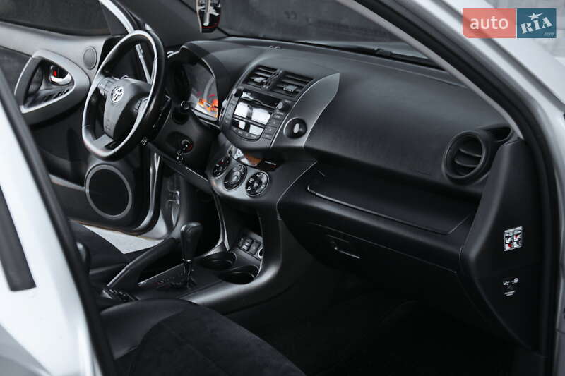 Внедорожник / Кроссовер Toyota RAV4 2011 в Днепре