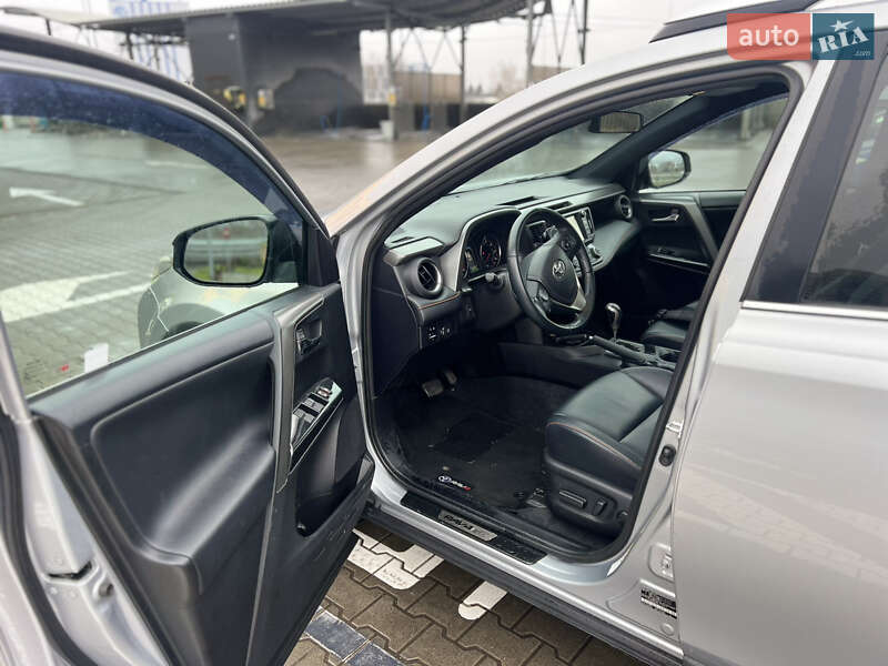 Позашляховик / Кросовер Toyota RAV4 2016 в Києві фото 6 Позашляховик / Кросовер Toyota RAV4 2016 в Києві