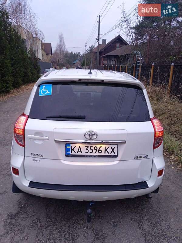 Внедорожник / Кроссовер Toyota RAV4 2010 в Киеве
