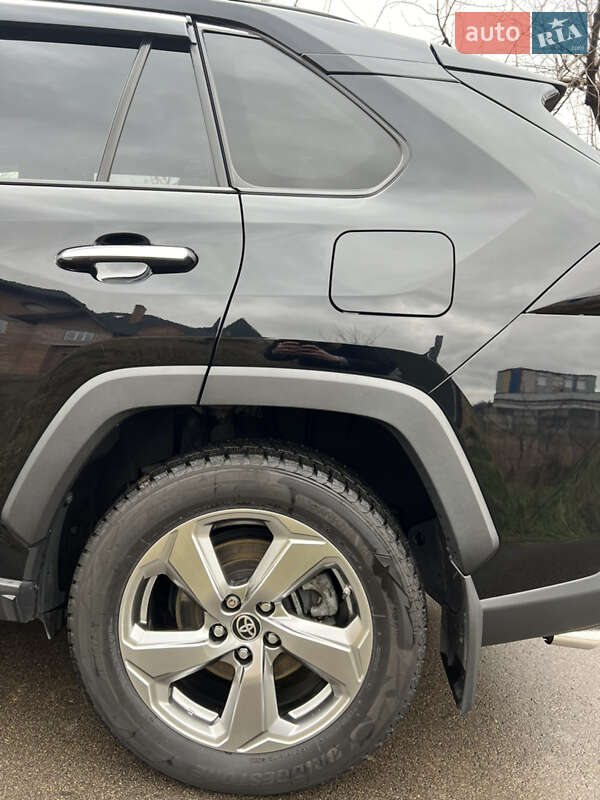 Внедорожник / Кроссовер Toyota RAV4 2020 в Буче