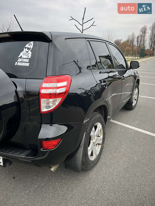 Внедорожник / Кроссовер Toyota RAV4 2012 в Ирпене