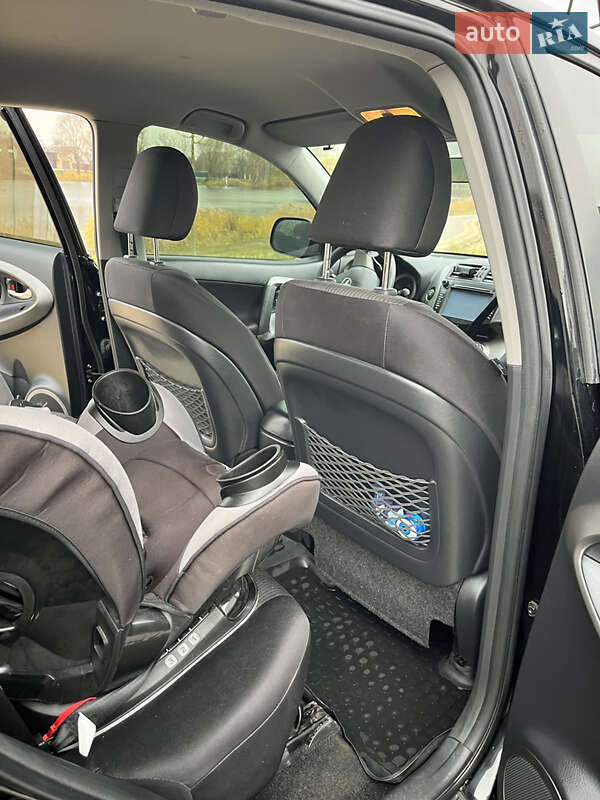 Внедорожник / Кроссовер Toyota RAV4 2012 в Ирпене