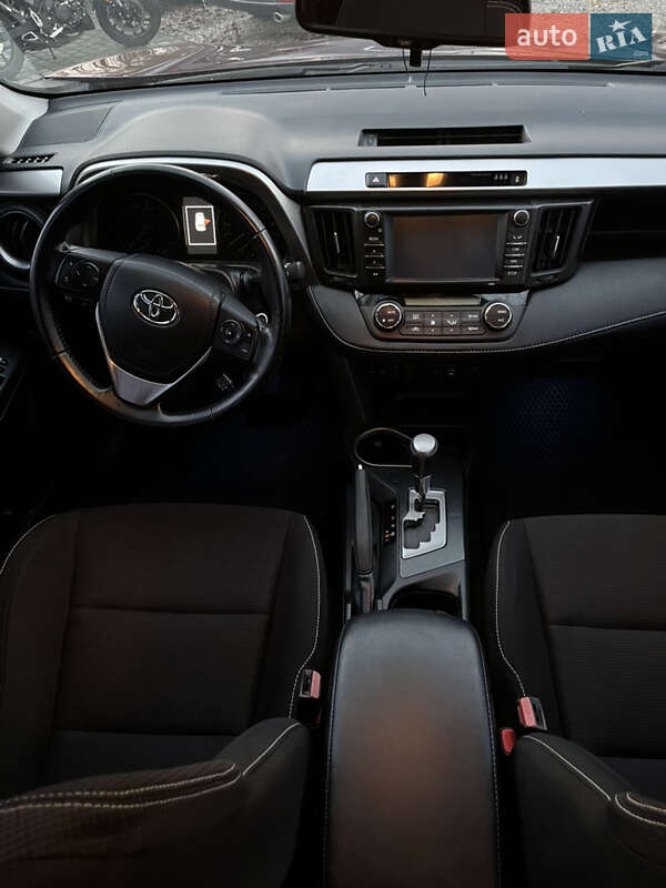 Внедорожник / Кроссовер Toyota RAV4 2017 в Новомосковске