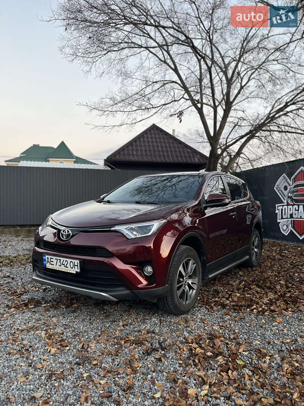 Внедорожник / Кроссовер Toyota RAV4 2017 в Новомосковске