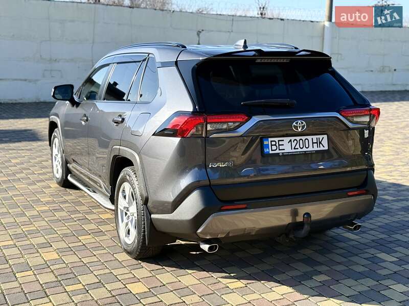 Позашляховик / Кросовер Toyota RAV4 2020 в Дніпрі