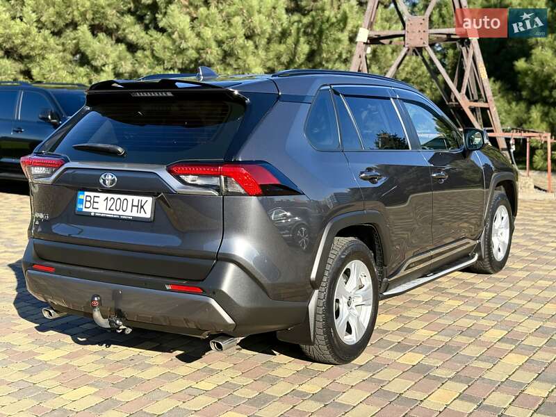 Позашляховик / Кросовер Toyota RAV4 2020 в Дніпрі