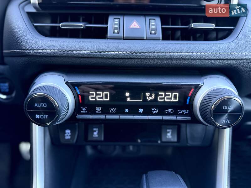 Позашляховик / Кросовер Toyota RAV4 2020 в Дніпрі