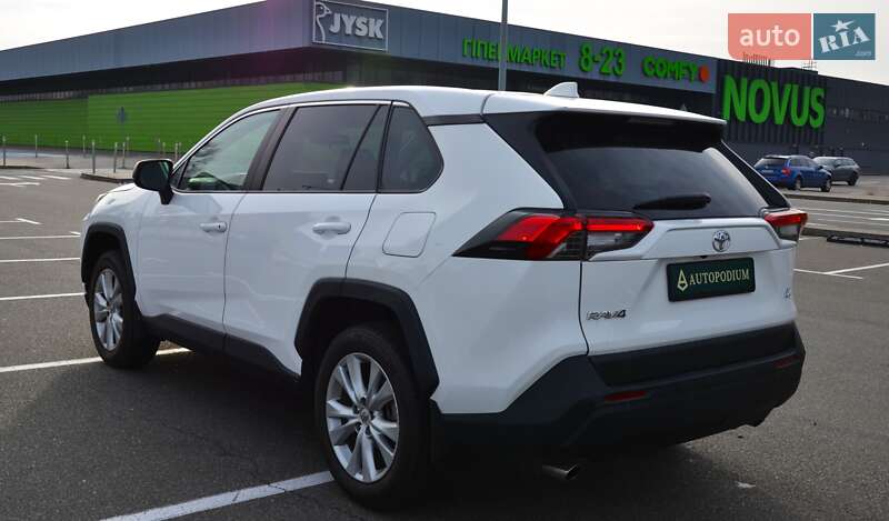 Внедорожник / Кроссовер Toyota RAV4 2022 в Киеве