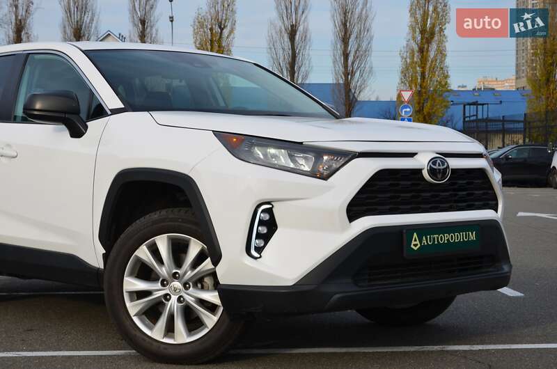 Внедорожник / Кроссовер Toyota RAV4 2022 в Киеве