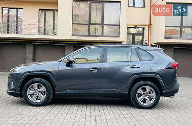 Позашляховик / Кросовер Toyota RAV4 2022 в Чернівцях