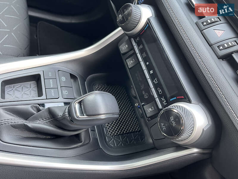 Внедорожник / Кроссовер Toyota RAV4 2022 в Черновцах