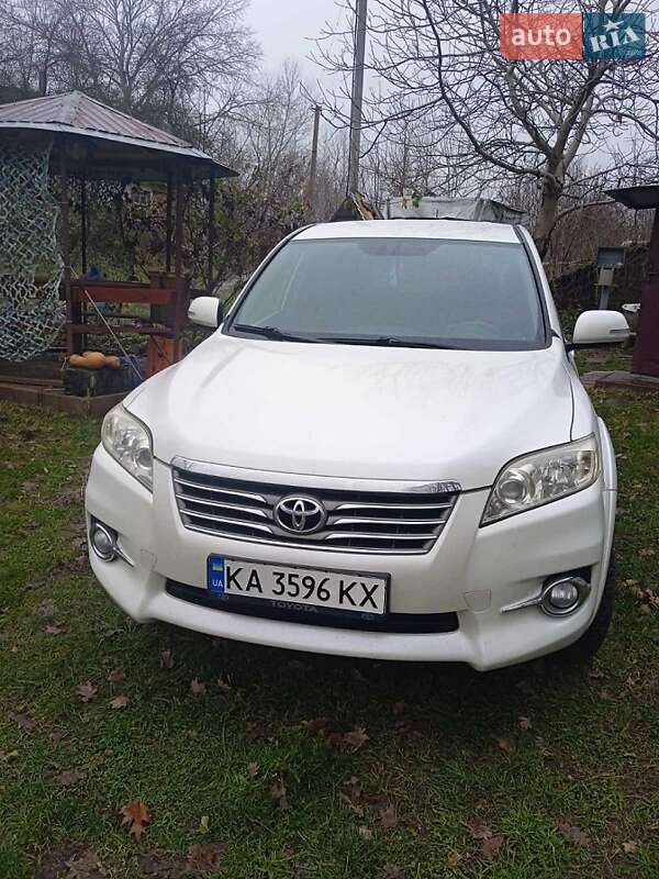 Внедорожник / Кроссовер Toyota RAV4 2010 в Киеве