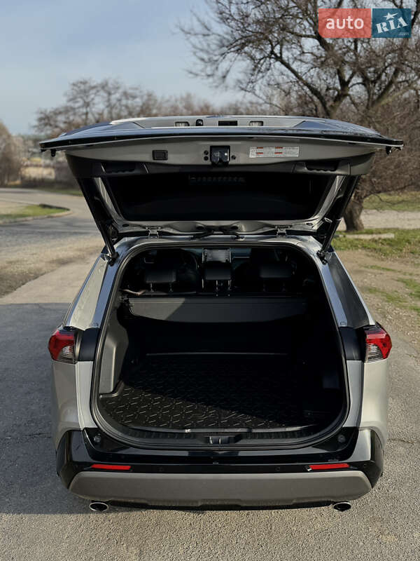 Внедорожник / Кроссовер Toyota RAV4 2019 в Днепре