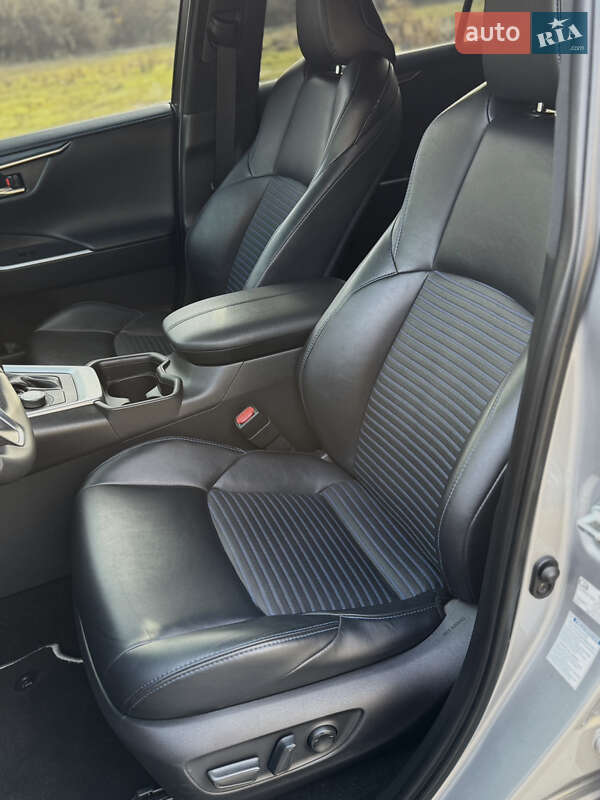 Внедорожник / Кроссовер Toyota RAV4 2019 в Днепре