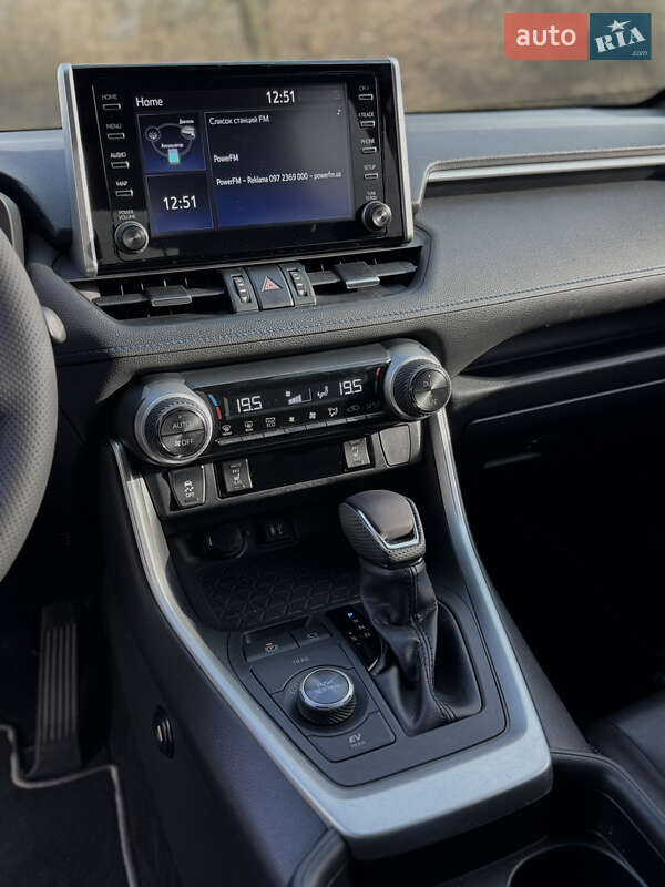 Внедорожник / Кроссовер Toyota RAV4 2019 в Днепре