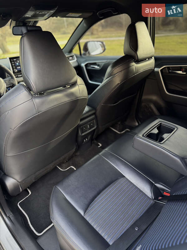 Внедорожник / Кроссовер Toyota RAV4 2019 в Днепре