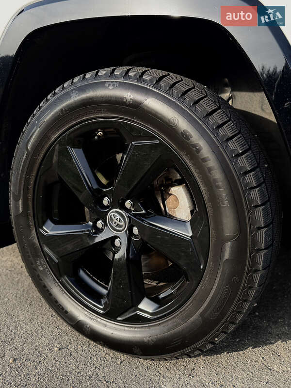 Внедорожник / Кроссовер Toyota RAV4 2019 в Днепре