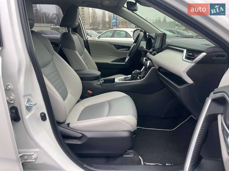 Внедорожник / Кроссовер Toyota RAV4 2022 в Киеве