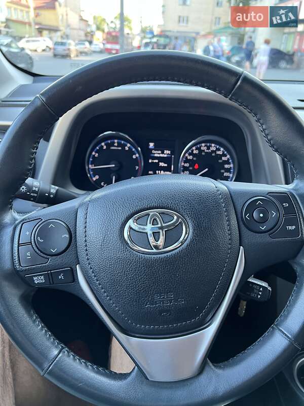 Внедорожник / Кроссовер Toyota RAV4 2016 в Киеве