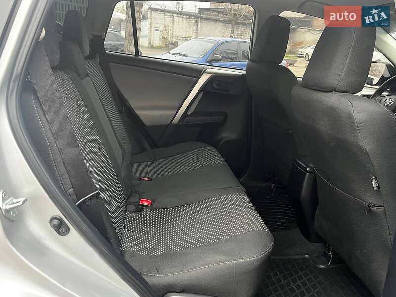 Внедорожник / Кроссовер Toyota RAV4 2015 в Днепре