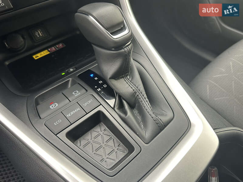 Позашляховик / Кросовер Toyota RAV4 2023 в Києві фото 55 Позашляховик / Кросовер Toyota RAV4 2023 в Києві